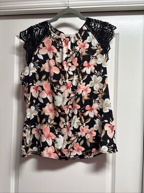 White House black market  Crochet-Sleeve Blouse - Black floral print medium